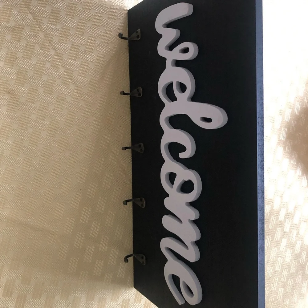 Wooden Welcome Key Holder Wall Sign w/ 5 Key Hooks